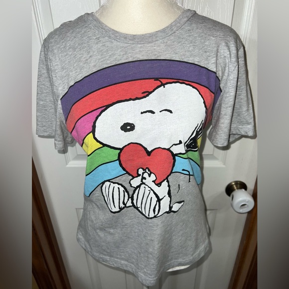 Snoopy Graphic Tee T Shirt Short Sleeve Cartoon Rainbow Peanuts Women’s M - Picture 1 of 2